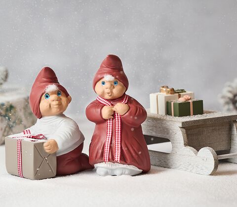 Klarborg Josefine og Oliver med slæde og gaver