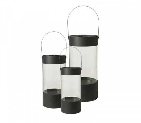 Cylinder lanterne i sort metal.