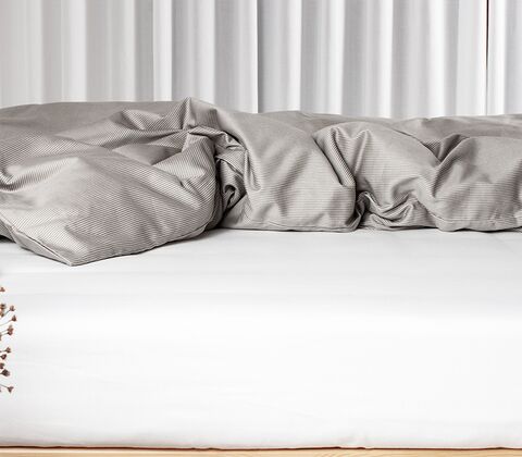 Night & Day boxlagen bomuldssatin hvid 140x200 cm