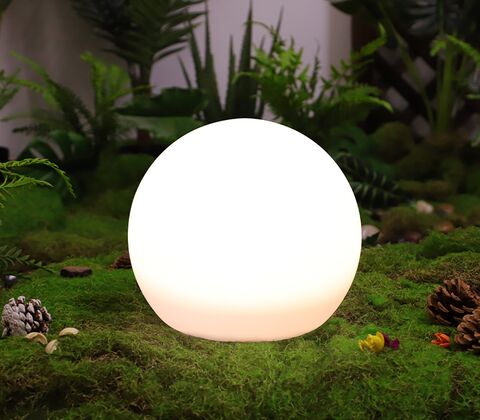 Enjoy solcelle kugle med spyd hvid Ø 15 cm