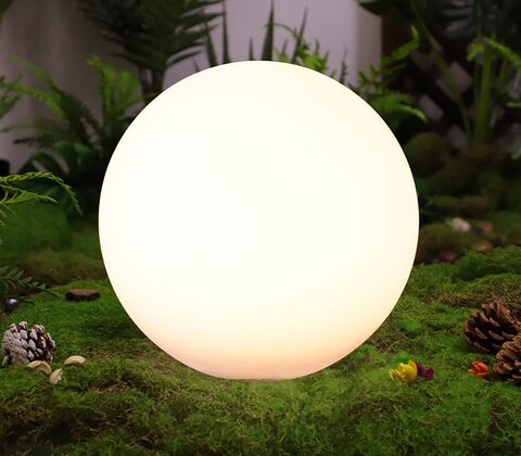 Enjoy solcelle kugle med spyd hvid Ø 25 cm
