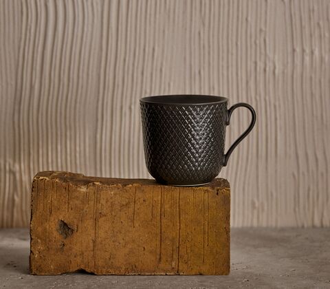 Lyngby Porcelæn Rhombe Earth krus med hank 39 cl slate