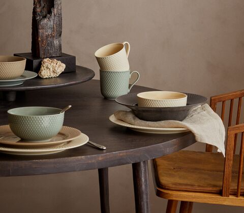 Lyngby Porcelæn Rhombe Earth dyb tallerken slate Ø 24,5 cm