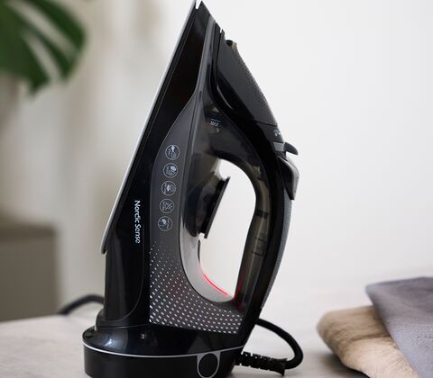 Nordic Sense ledningsfrit dampstrygejern 2400 watt