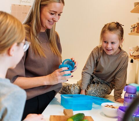 SNAXX madkasse med 3 rum 1,6 liter blå