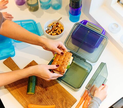 SNAXX madkasse med 3 rum 1,6 liter grøn