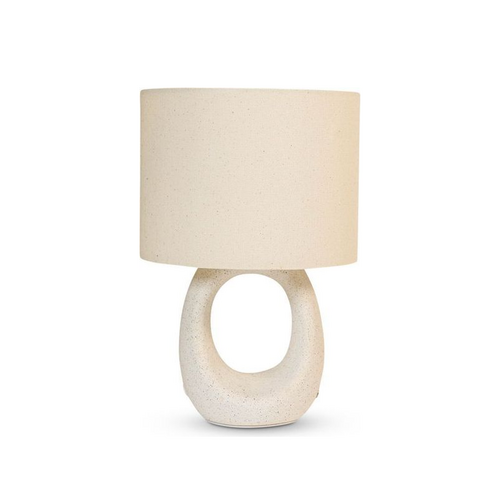 Lampe med keramikfod og tekstilskærm