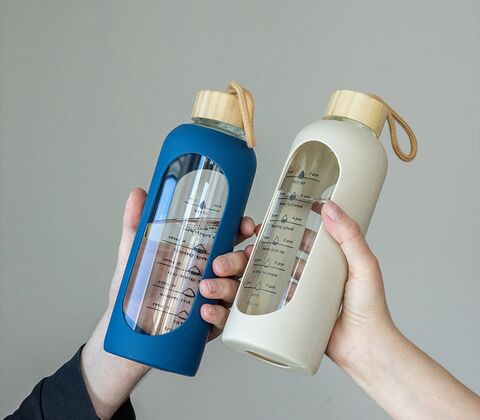 Motivations drikkeflaske glas/silikone 750 ml - assorterede farver