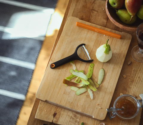 Fiskars Functional Form grøntsagsskræller sort