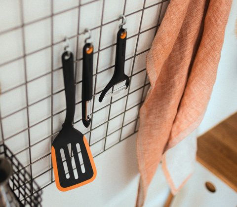Fiskars Functional Form grøntsagsskræller sort